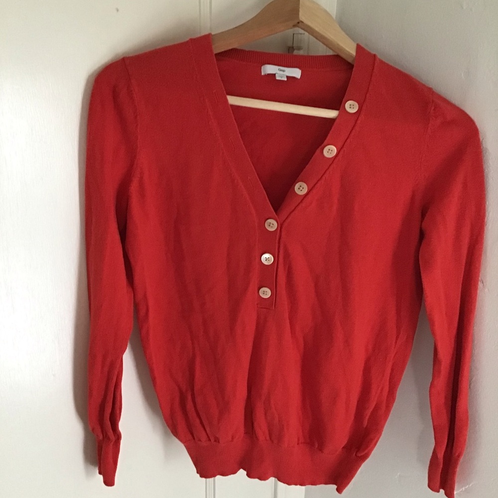 Thin sweater top